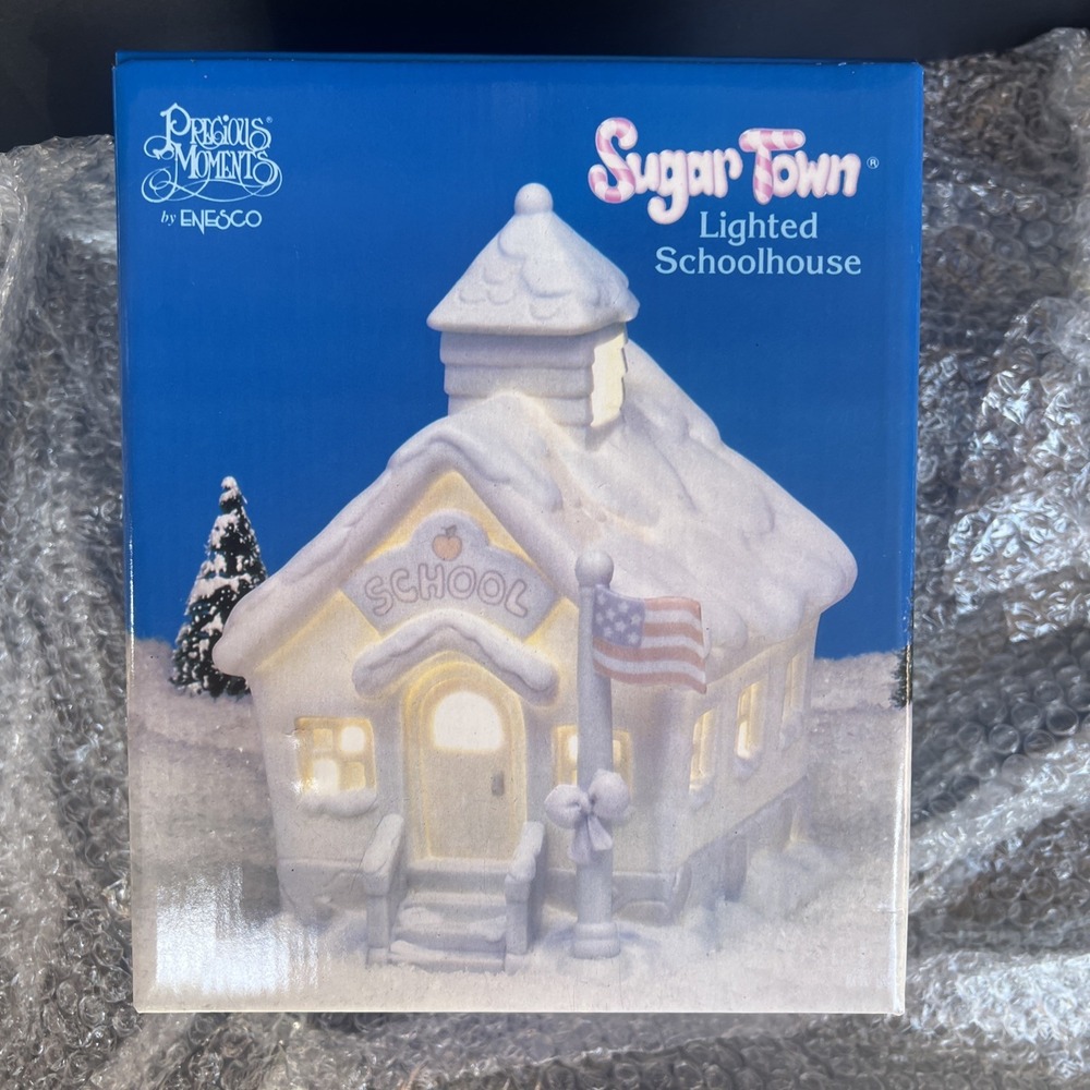 Precious Moments Sugar Town Lighted Schoolhouse 272795 1997 NOS Original Box
